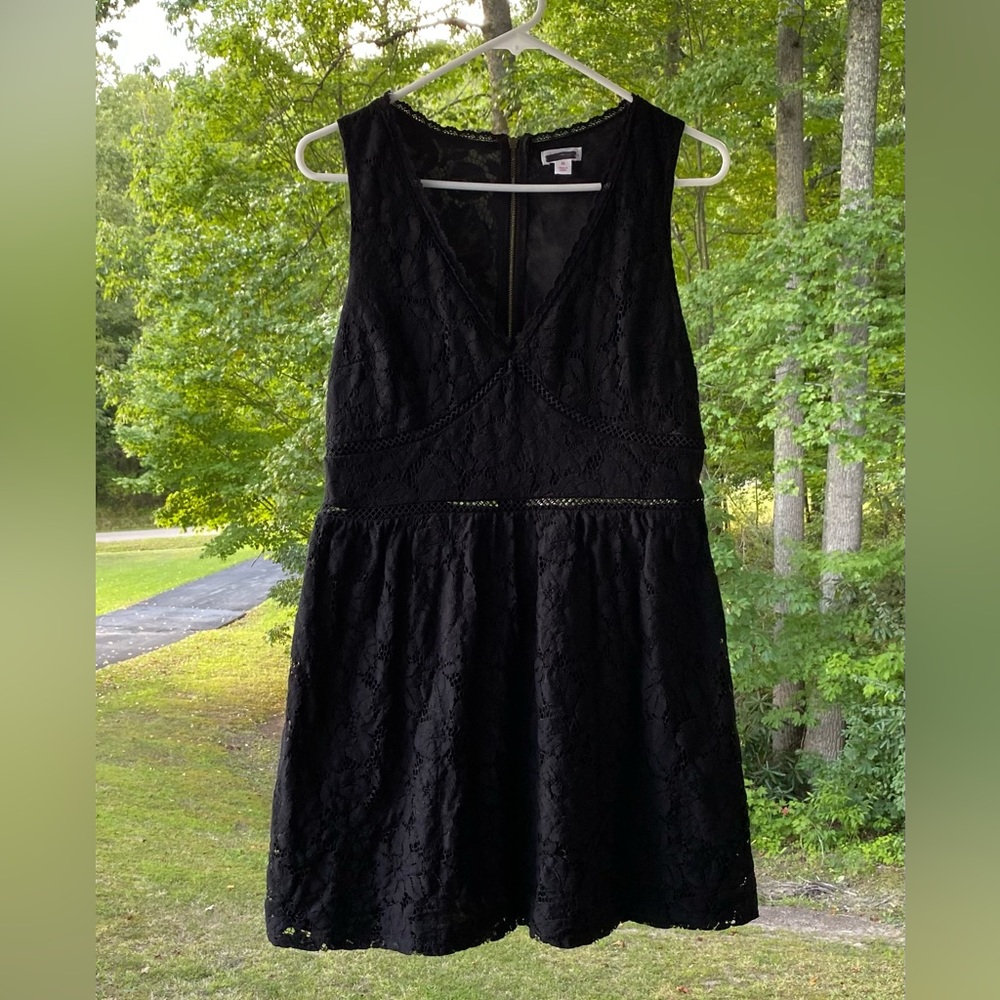 Xhilaration Women’s V-Neck Sleeveless Fit & Flare Lace Dress Size Medium